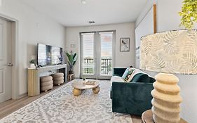 Tropical Field 1 Bed In Downtown With Free Parking