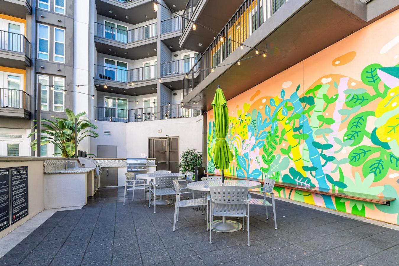 Tropical Field 1 Bed In Downtown With Free Parking Apartment St. Petersburg Exterior photo