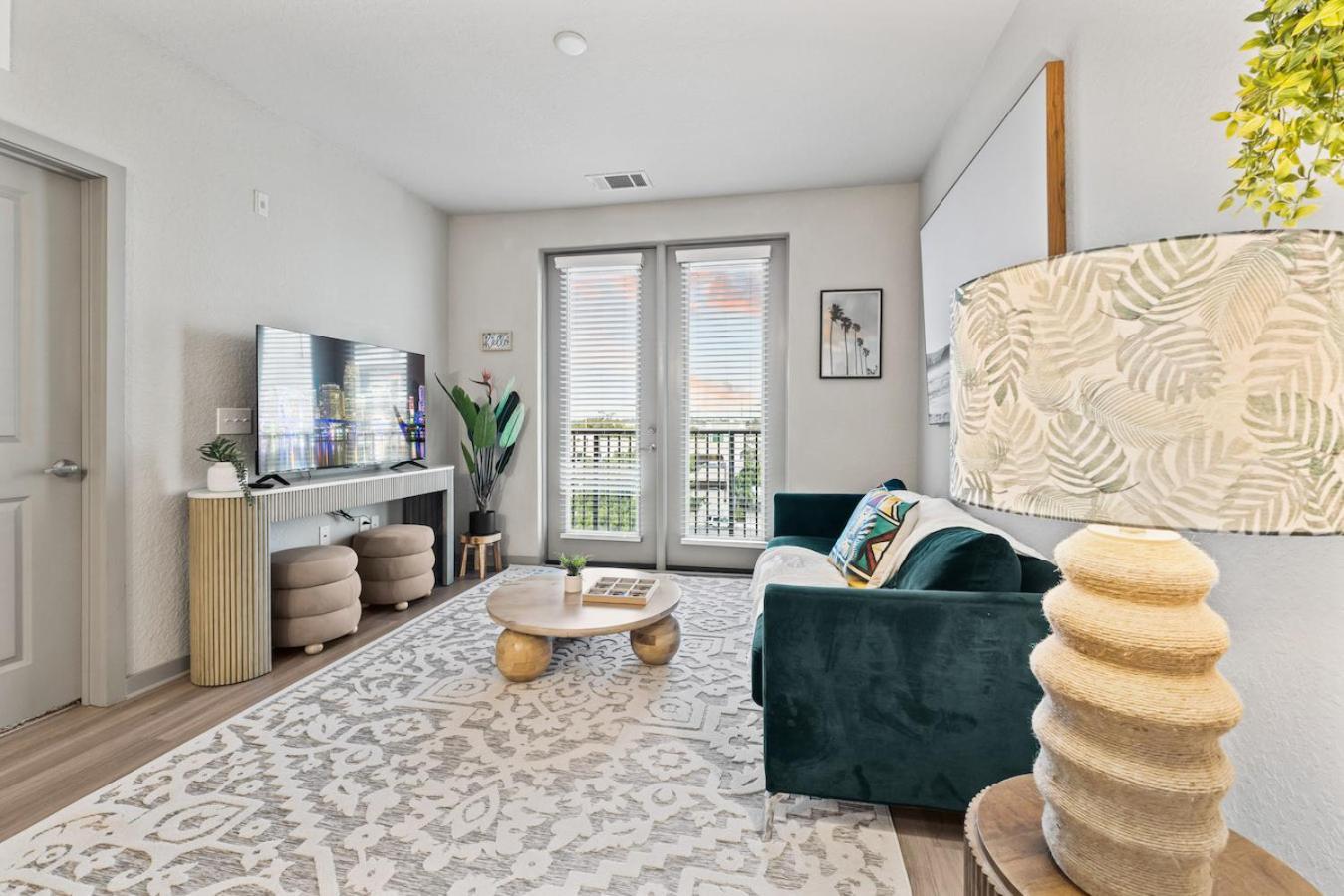 Tropical Field 1 Bed In Downtown With Free Parking Apartment St. Petersburg Exterior photo