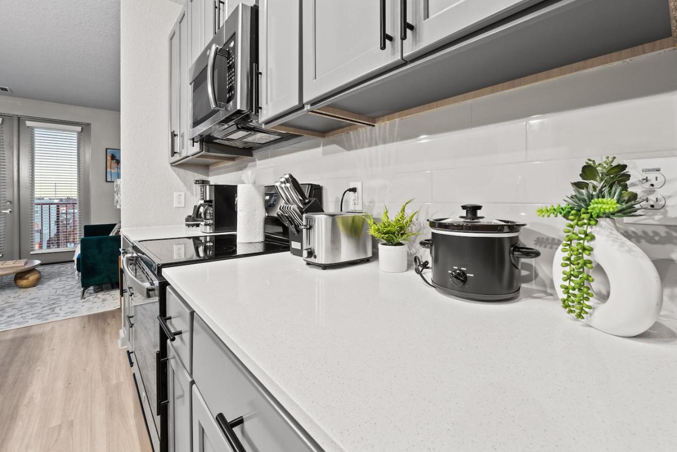 Tropical Field 1 Bed In Downtown With Free Parking Apartment St. Petersburg Exterior photo