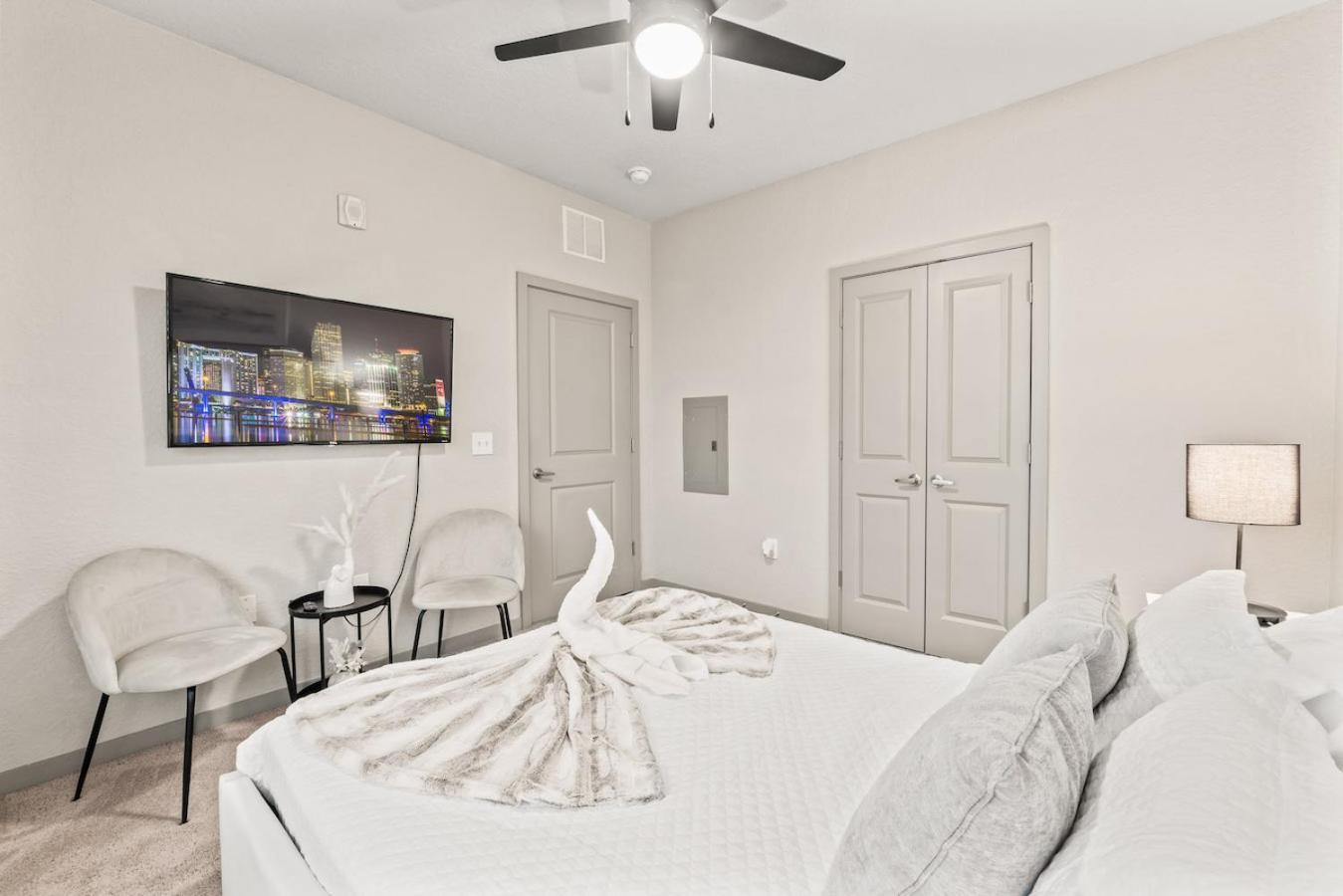 Tropical Field 1 Bed In Downtown With Free Parking Apartment St. Petersburg Exterior photo