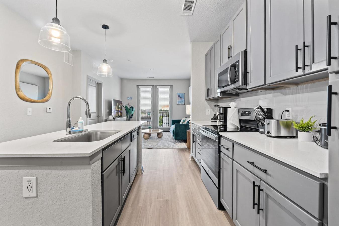 Tropical Field 1 Bed In Downtown With Free Parking Apartment St. Petersburg Exterior photo