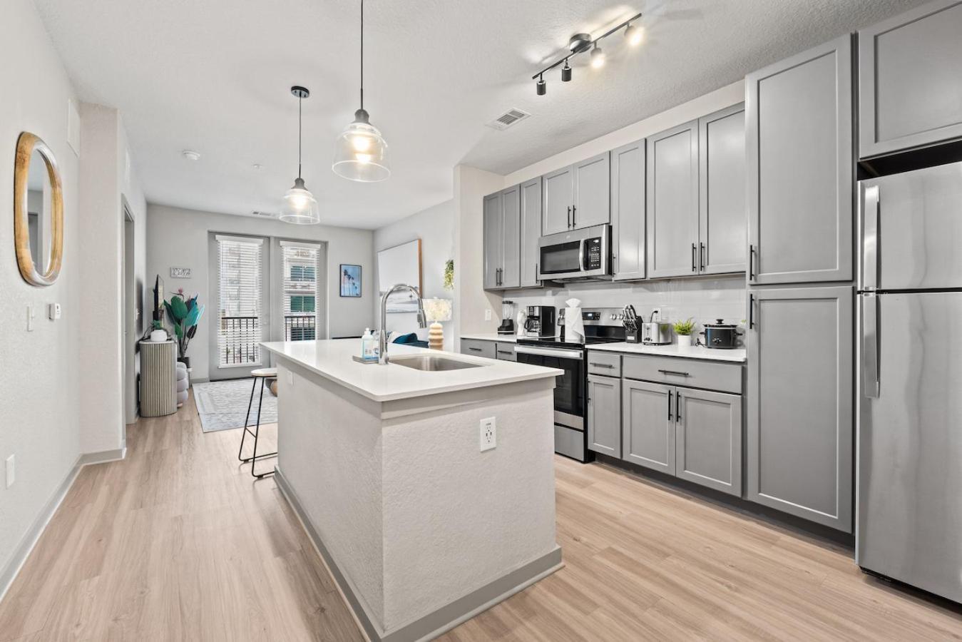 Tropical Field 1 Bed In Downtown With Free Parking Apartment St. Petersburg Exterior photo